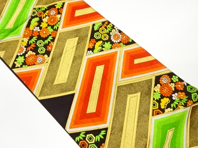 檜垣に菊・笹・松・楓模様織出し袋帯